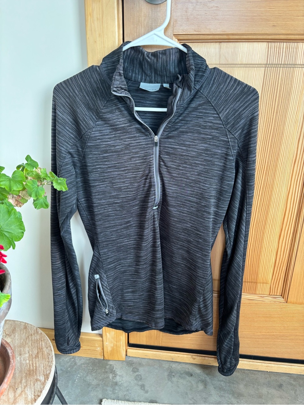 Athleta 1/4 zip Run Shirt M